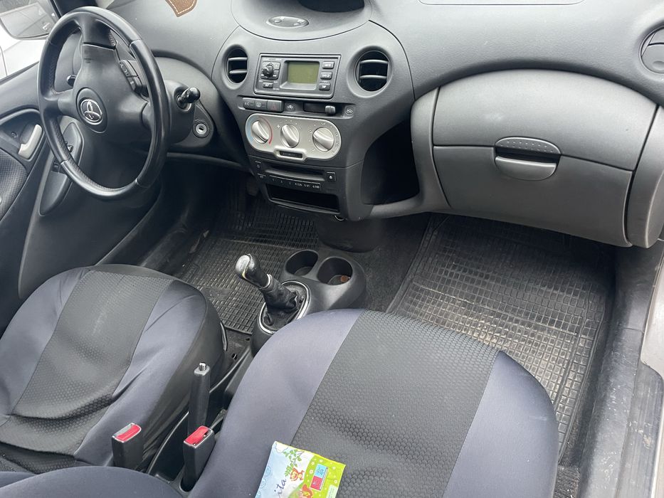 Toyota Yaris 1.4 d4d  FACE 75 кс 06/2003г На части