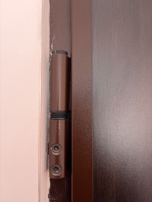 „Чисто нови блиндирани врати SOLID – Class 3 – 7 бр.“