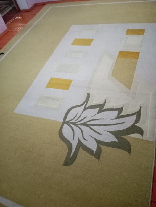 Кілем сатылады. Кілем сатылады