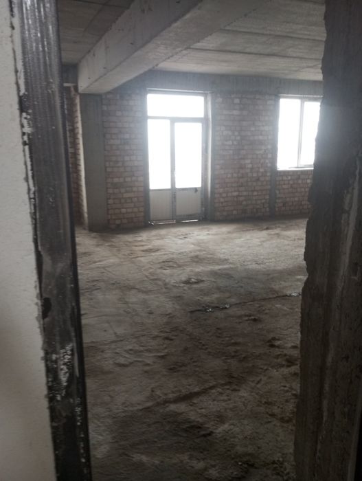 Каропка уй сотилади оринтер куйлук .Тарговий центр КОМПАС дан 200 метр