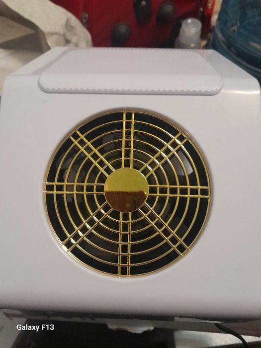 Вытяжка для ногтей мини новая покупала для себя