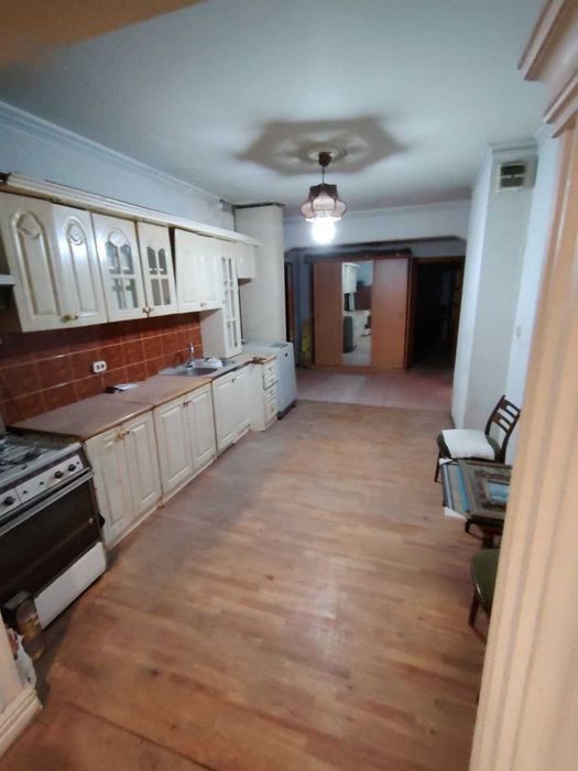 Продается квартира на Карасу-6 3/1/9 с подвалом и своим огородом