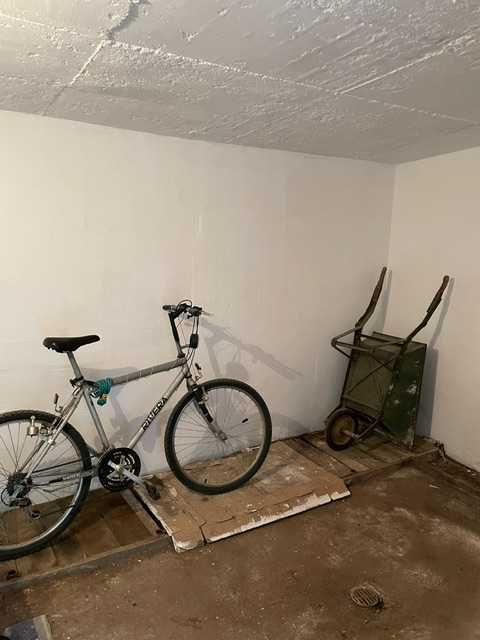 Продавам  тухлена къща в много добро състояние. House for Sale.