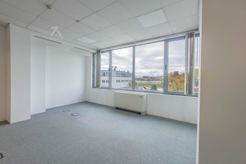 Дава под наем просторен офис в ж. к. Хаджи Димитър