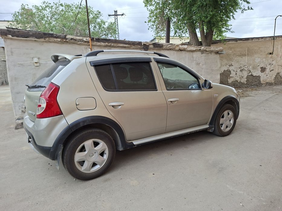 Автомобиль Renault