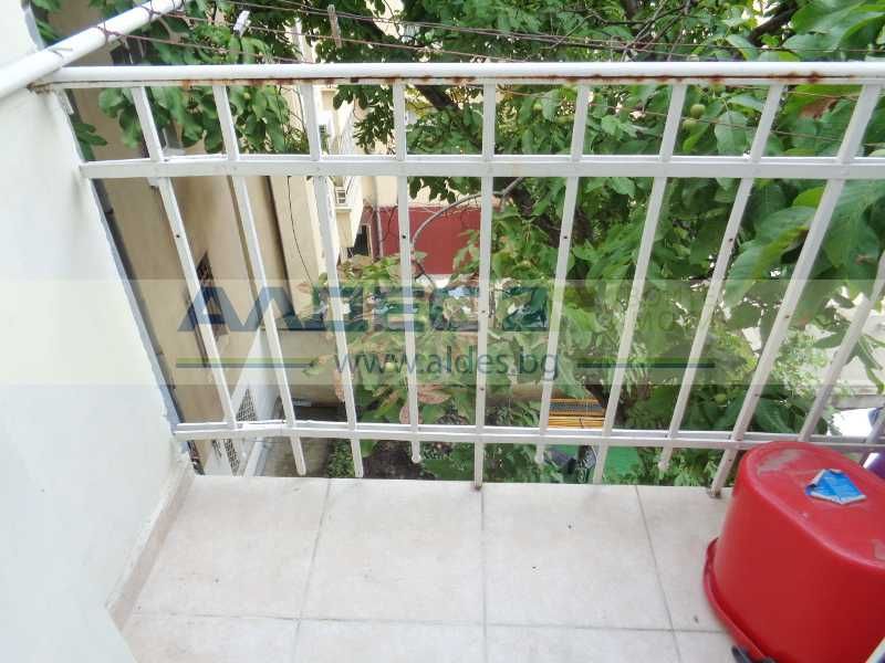 Дава се под наем Тристаен апартамент в София, Център - 78 кв.м за 714 € - Снимка #13