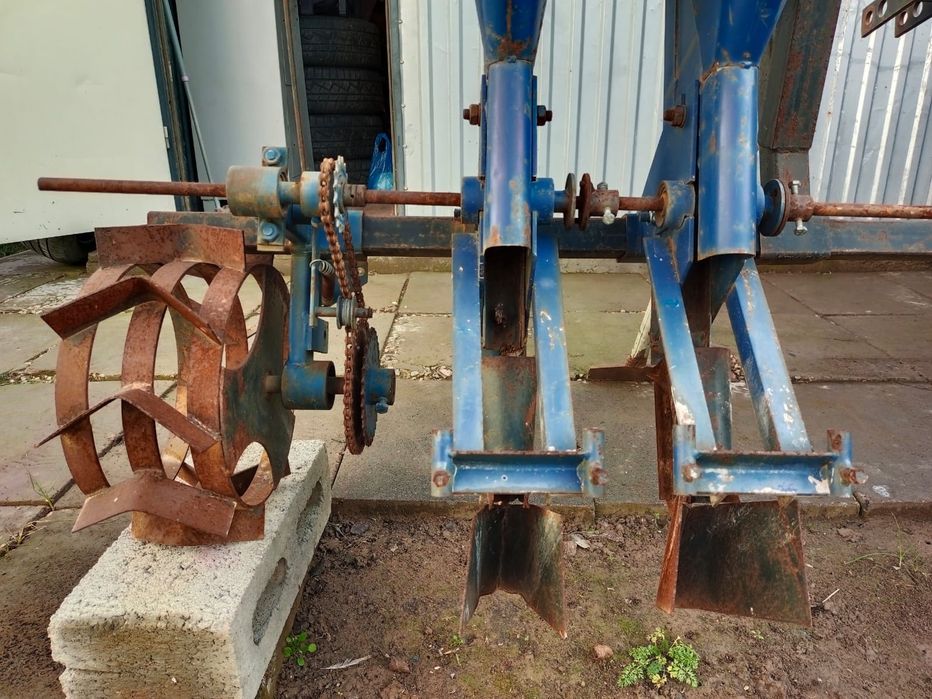 Продам чеснокосажалку