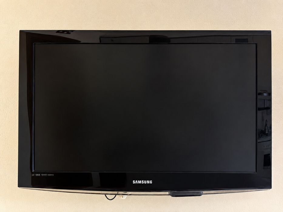 Телевизор Samsung + кронштейн + smart tv