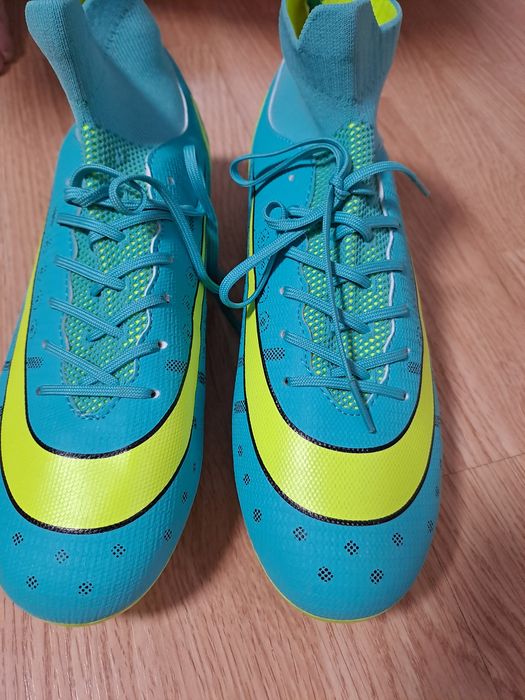 футбольные бутсы