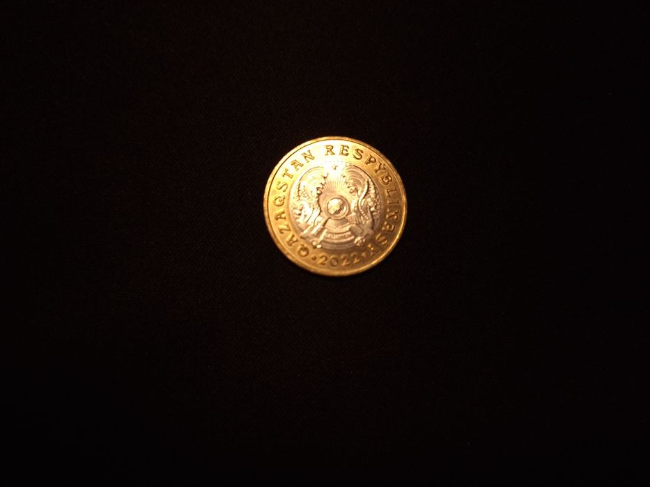 Продам монету "7 казына"