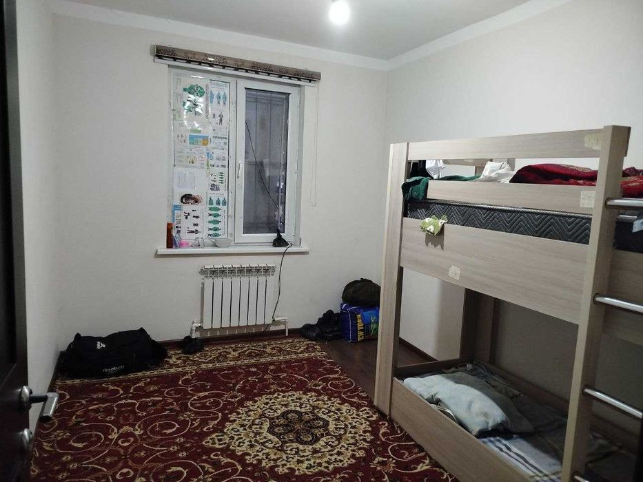 рўшшада 7 этажли уйда 1 каватида жойлашган 3 хонали уй сотилади