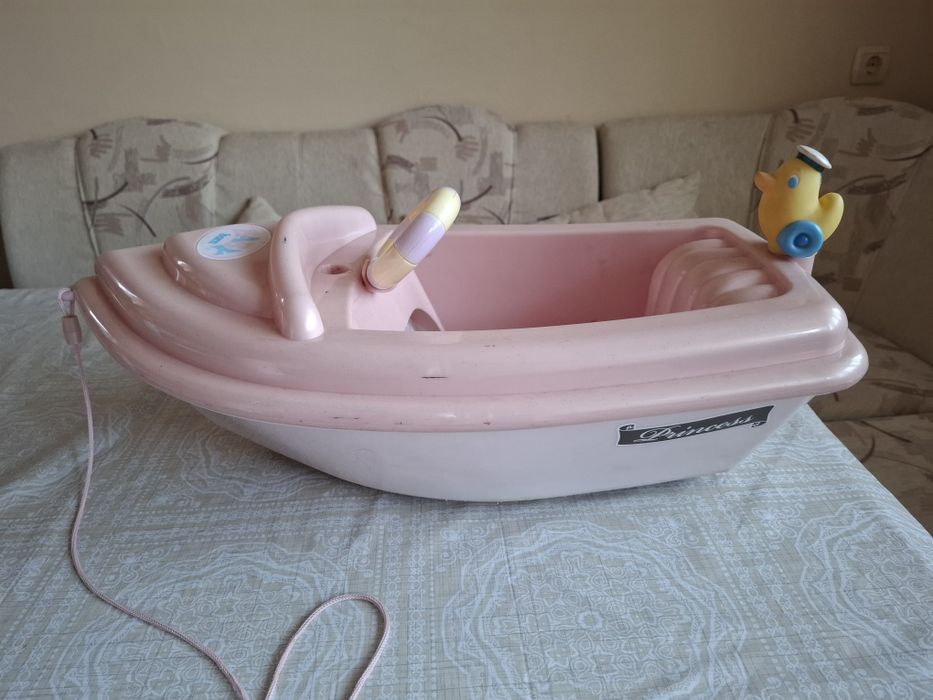 Лодката на Baby born