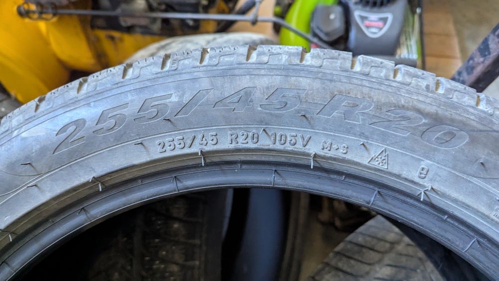 Гуми Pirelli 255 45 20 зимни 4бр