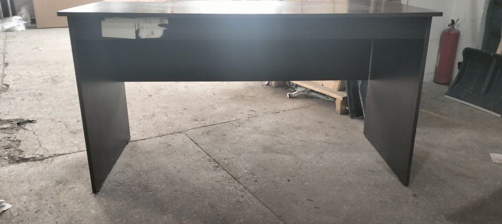 Продаю хорошие офисные столы