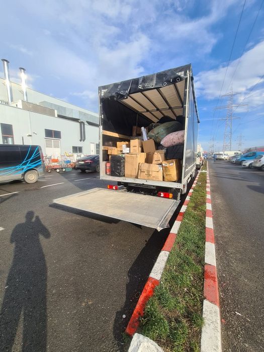 Transport marfă cu dubă prelată – Lift hidraulic & liză