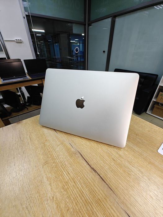 MacBook Air 13 | 2020 | Intel i3 | 8/256гб