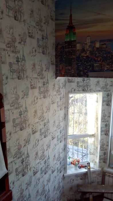 Поклейка обоев и галтелей