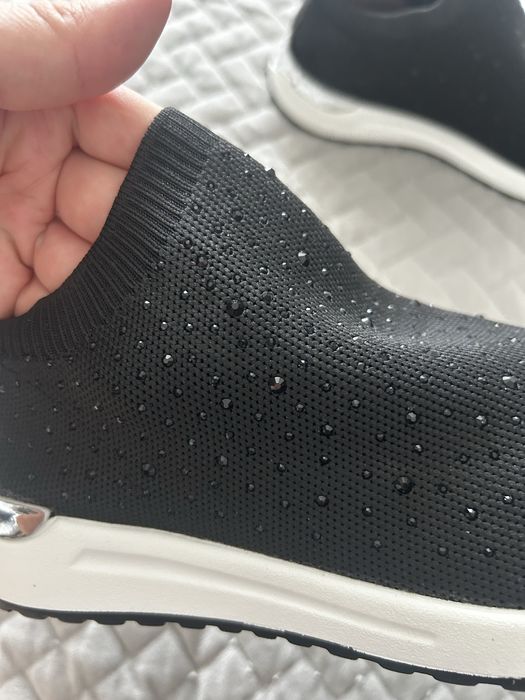 Продам женскую обувь новая