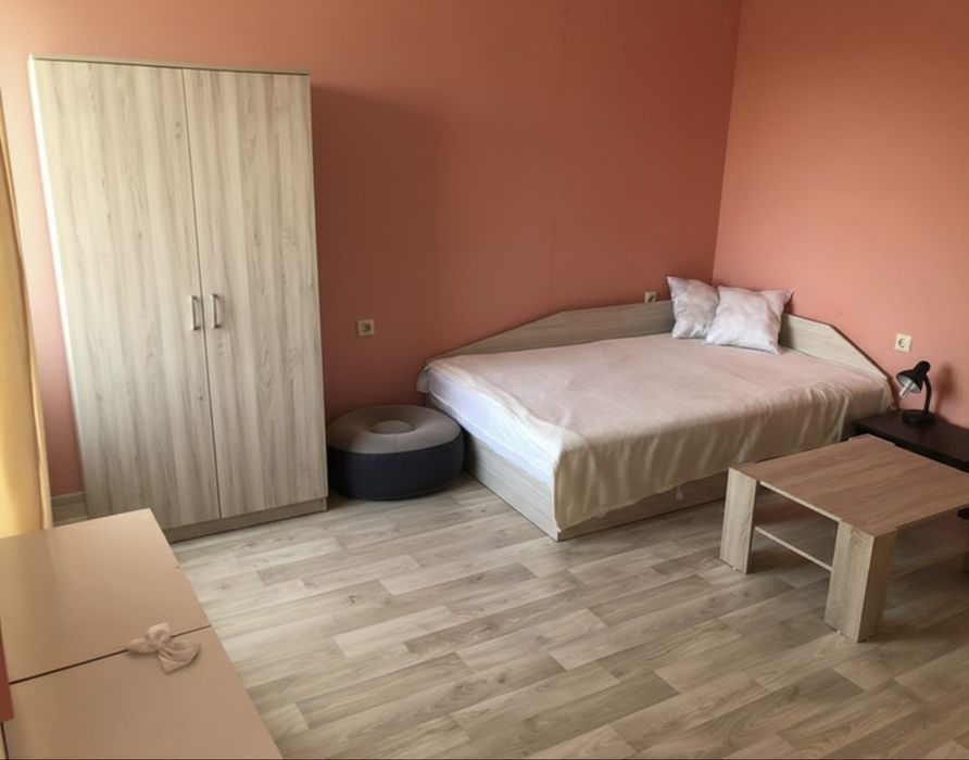 Квартира под наем къща под наем 2 етажа 3 спални 3 бани двор навес