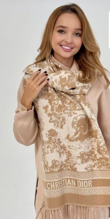 Шарфтар, шапкалар сатылады