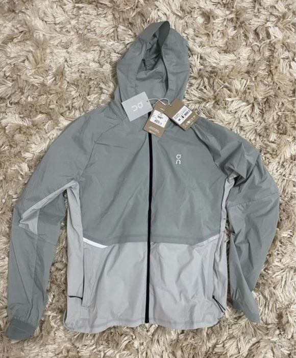 Jacheta Core Jacket Run on Clouds produs Original Nou la pret Redus