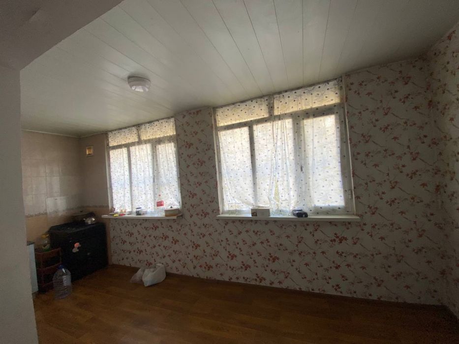 Yunusobod 18- kvartal 3 xona g'ishtli uy srochna sotiladi