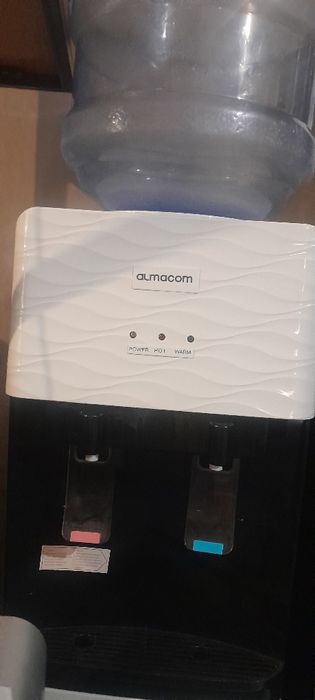 Кулер для воды  !  С ёмкостью  19 л.