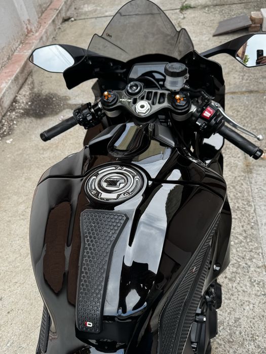 Yamaha r1 an 2022 Constanta • OLX.ro