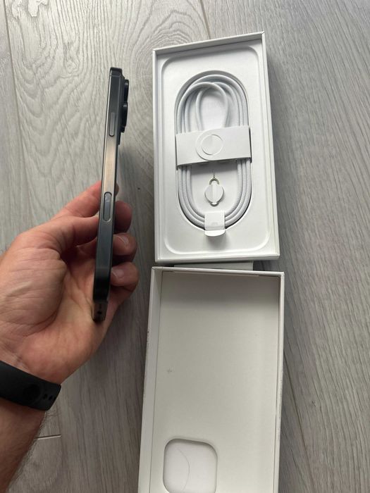 iPhone 16 Pro Max 256GB Black Titanium 5G - stare impecabilă, 33 cicluri baterie, garanție eMag 24 luni