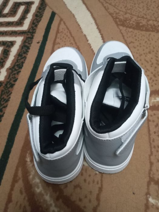 Nike krosovka sotiladi 41 razmer