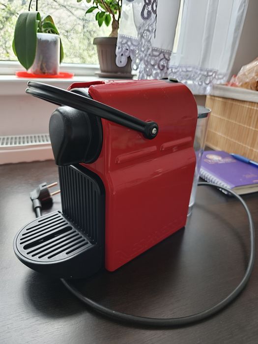 Espressor Nespresso Inissia Rosu