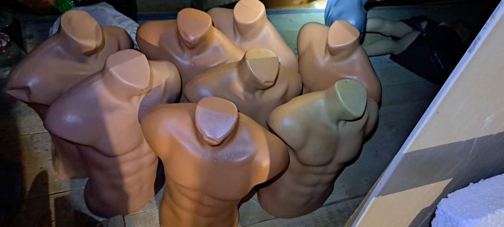 Busturi barbati, picioare bărbați