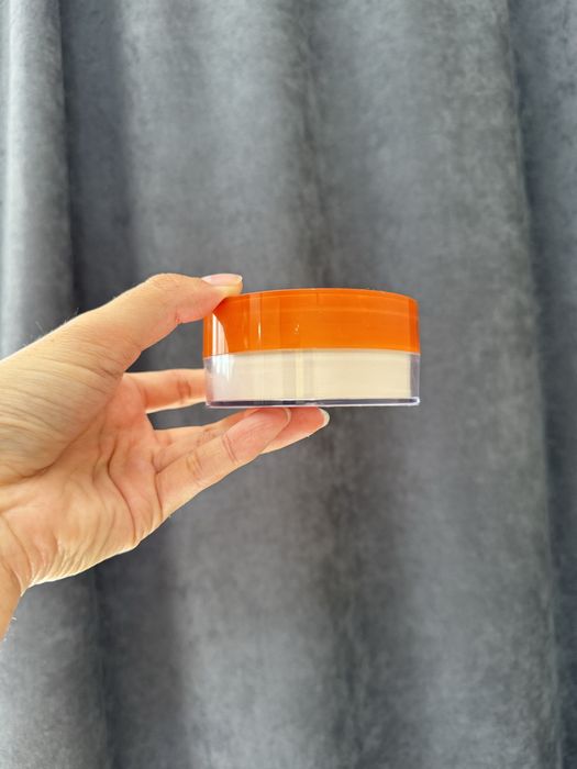 Тоналка Армани, хайлайтер Диор, пудра (косметика)