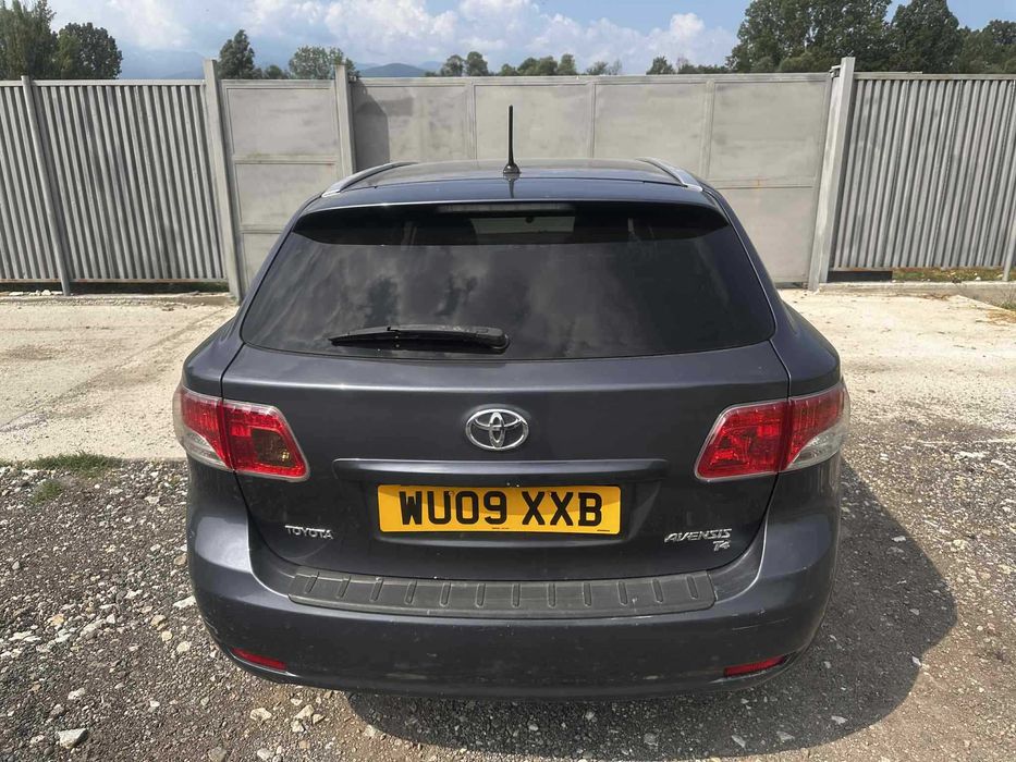 Продава се на части  Toyota Avensis T27 2.0 D4D 2010 г