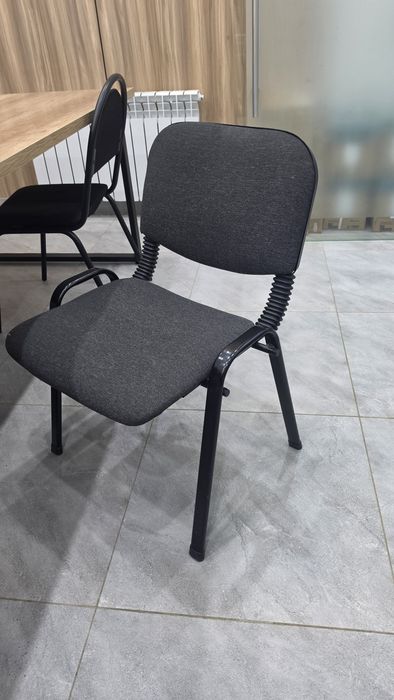 Продам 2 офисных стула