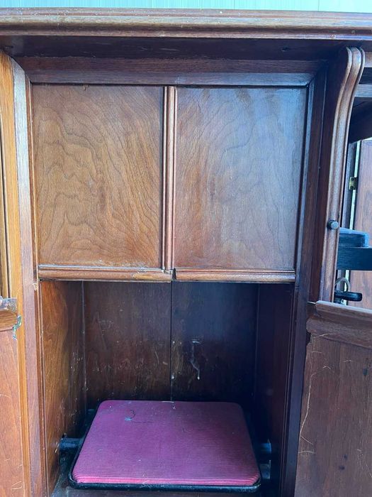 швейная машинка Зингер с деревянной  тумбой