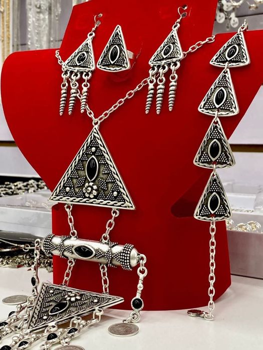 Национальное украшение,