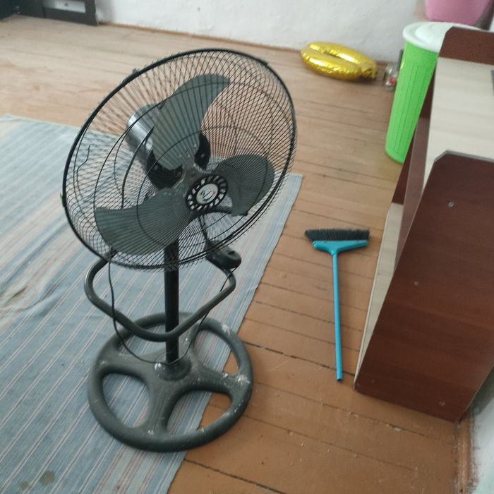 Продам детские качеля и велосипед