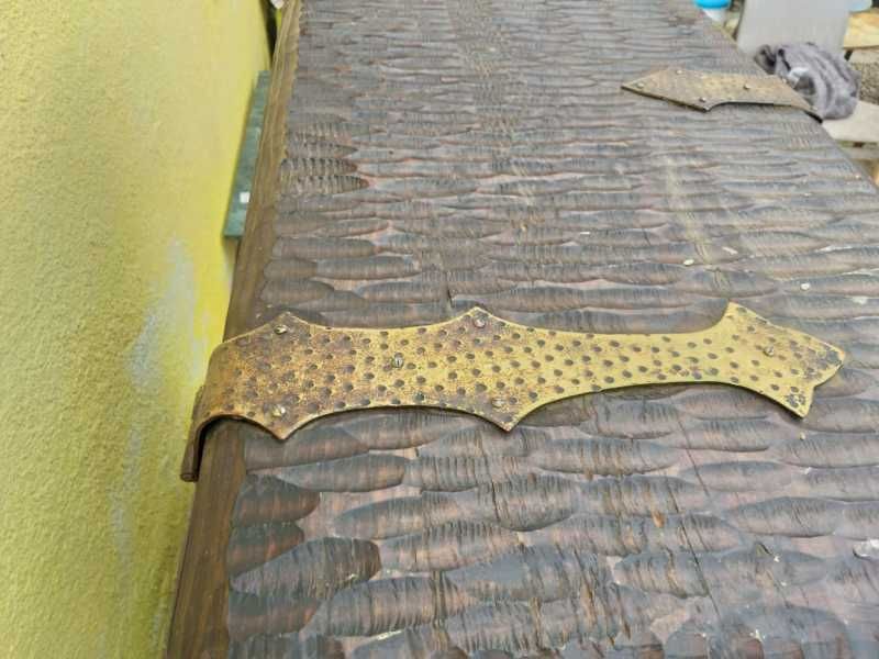 Cufar din lemn sculptat vintage