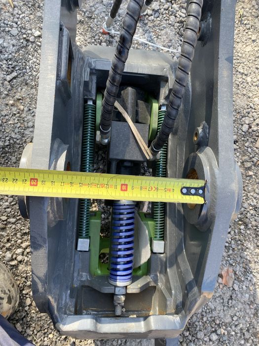 Бързосменник хидравличен НОВ!! за багер или комбиниран багер