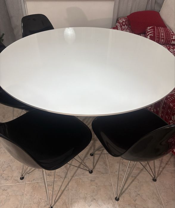 Маса + 4 стола комплект