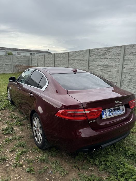 Jaguar Xe 2.0 D 180 Prestige
