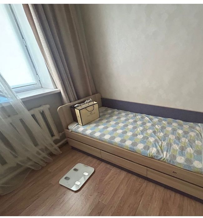 Шкаф, стол  и кровать