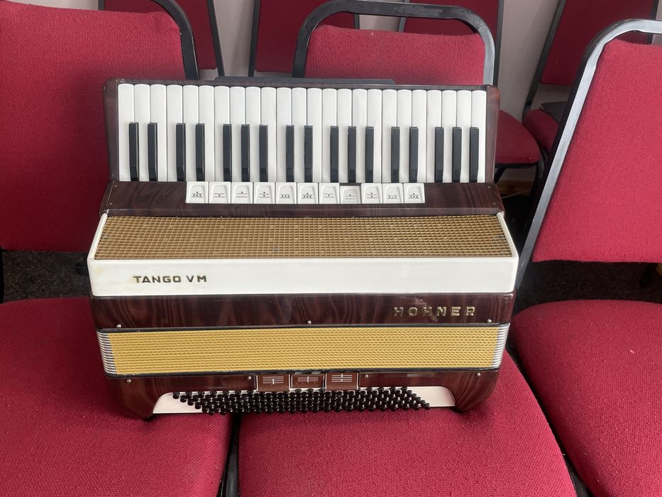 Vand acordeon hohner tango v M