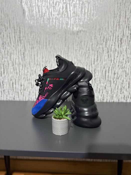 Versace chain reaction