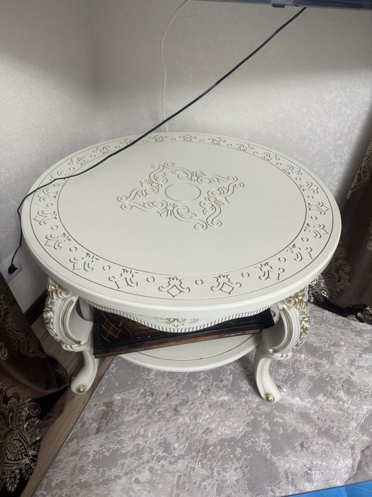 Стол 6 стульев и банкетка