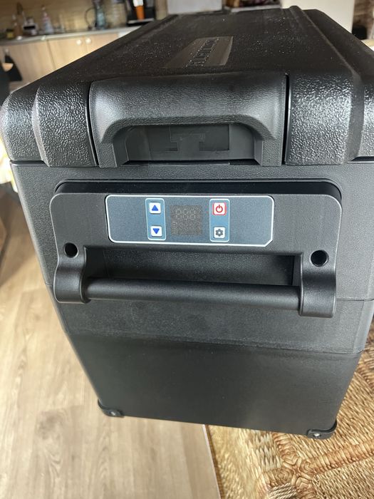 Компресорен Хладилник 45л с фризер Alpicool NCF45 за кола и камион