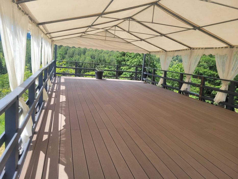 Cort de inchiriat, inchiriem cort, scaune, mese, aranjamente florale