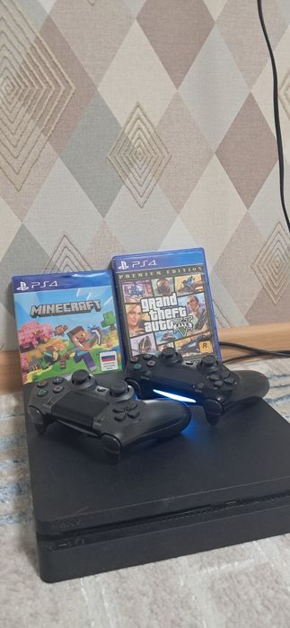 Ps4 с 2 джойстикоми 2 диска