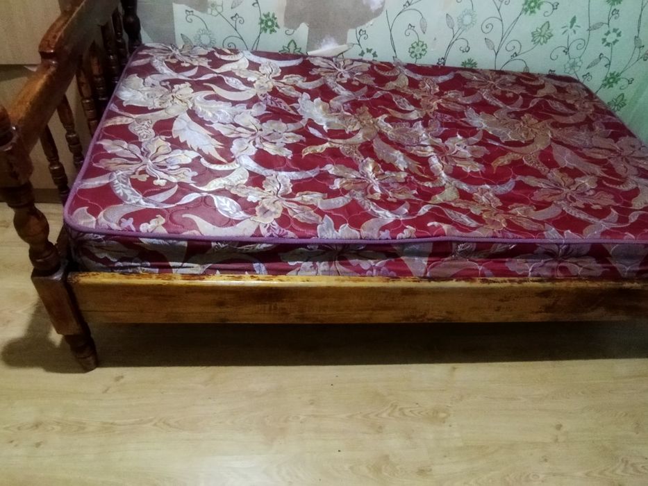 Продается кровать Деревянная